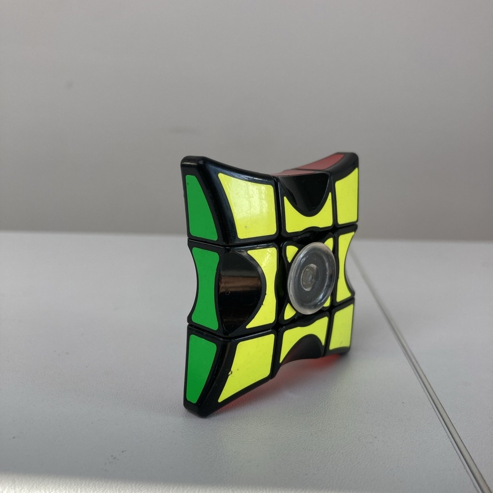 Rubik's Magic Star Fidget Spinner 2" Excellent Condition